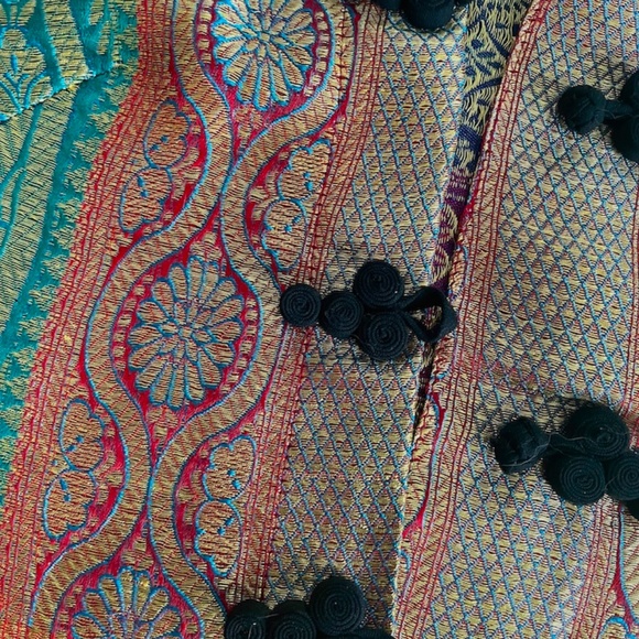 Gorgeous Thai Vest - Picture 4 of 4